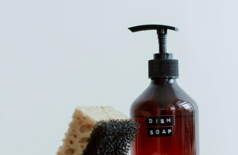 🧴 Qab yumaq üçün təbii maye sabun pexels ron lach 10574059